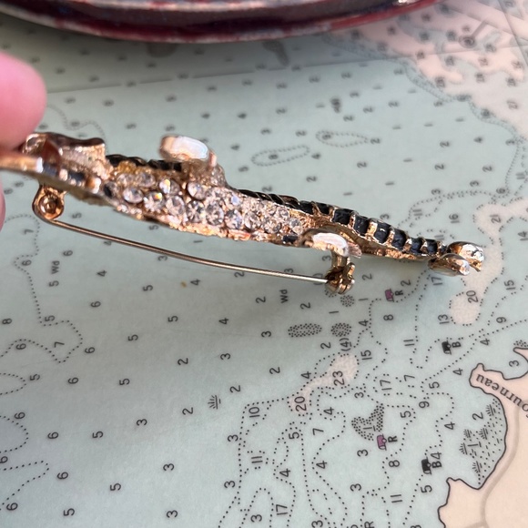 Vintage Gold Tiger Brooch with Rhinestones - Picture 2 of 4